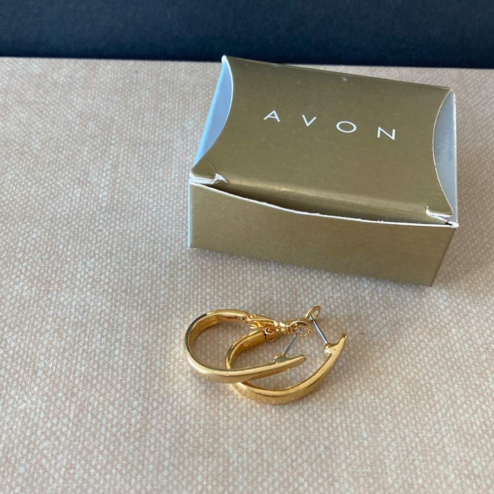 Avon Vintage Jewelry, Sleek and Classic J-Hoop GoldTone Earrings | NIB E40 - Picture 9 of 9